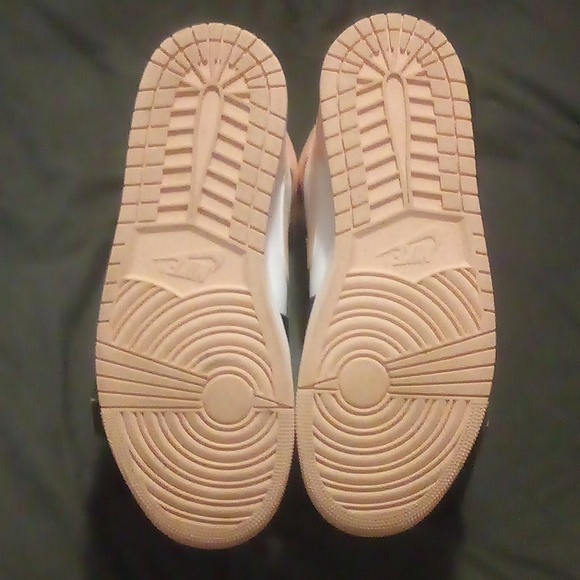 Men's size 10 Artic Orange Retro Jordan 1s - Picture 5 of 7